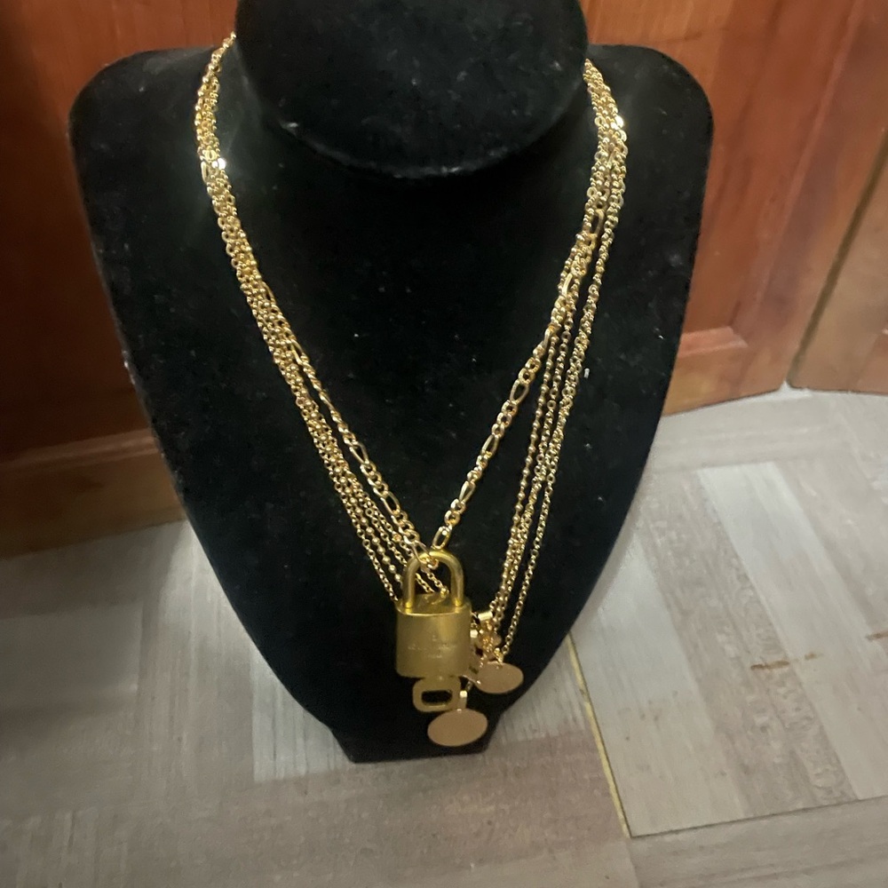 Gold Chain Necklace with Louis Vuitton Lock 437 Pendant - Picture 2 of 11